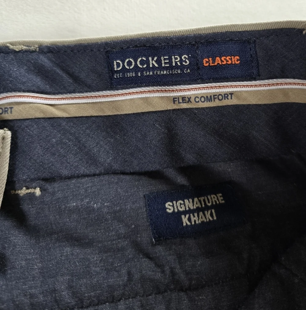 Dockers▪️32x34 Men's Classic Signature Flex Comfort Khaki Chinos